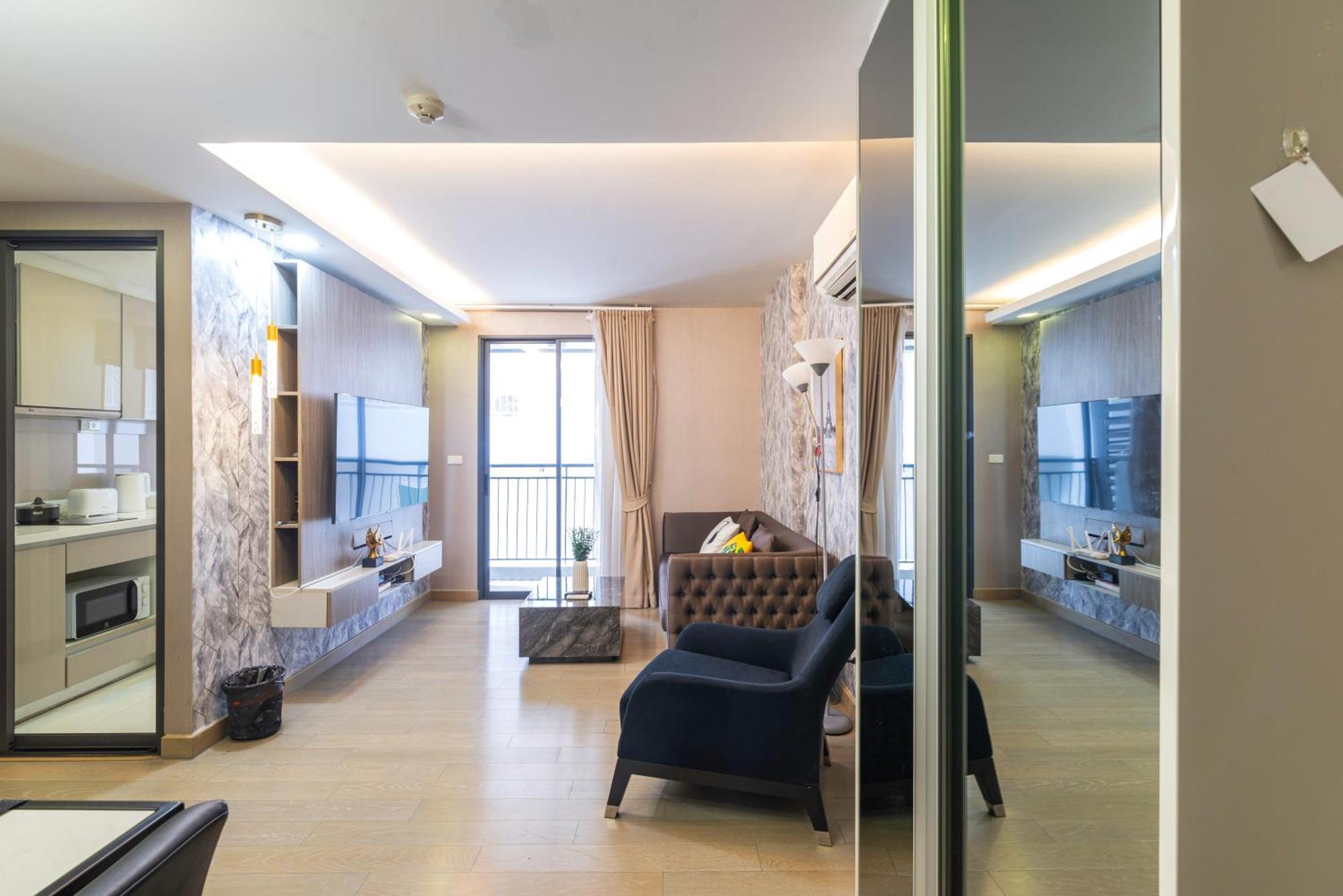 Apartamento Dazzle Sukhumvit 7 By Lefoyer Bangkok Exterior foto