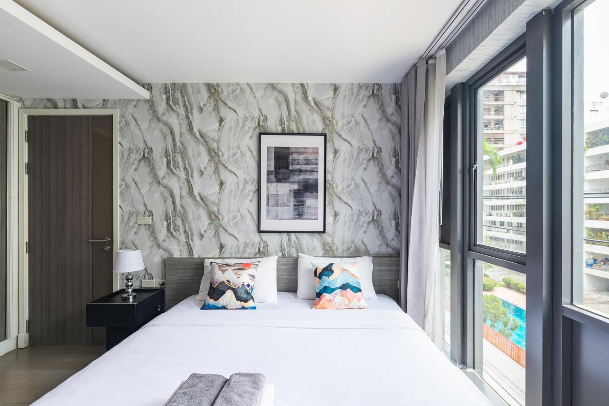 Apartamento Dazzle Sukhumvit 7 By Lefoyer Bangkok Exterior foto