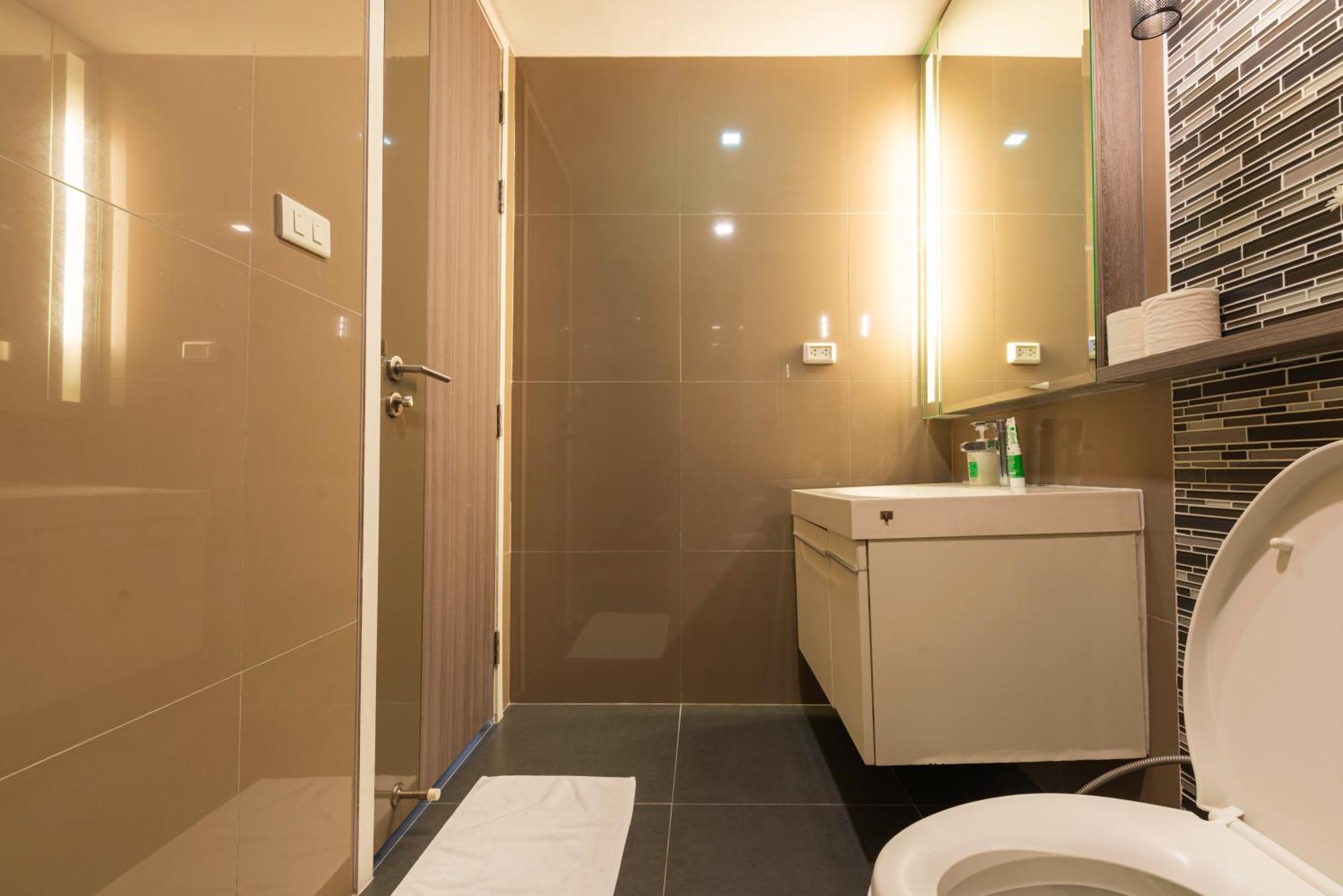 Apartamento Dazzle Sukhumvit 7 By Lefoyer Bangkok Exterior foto