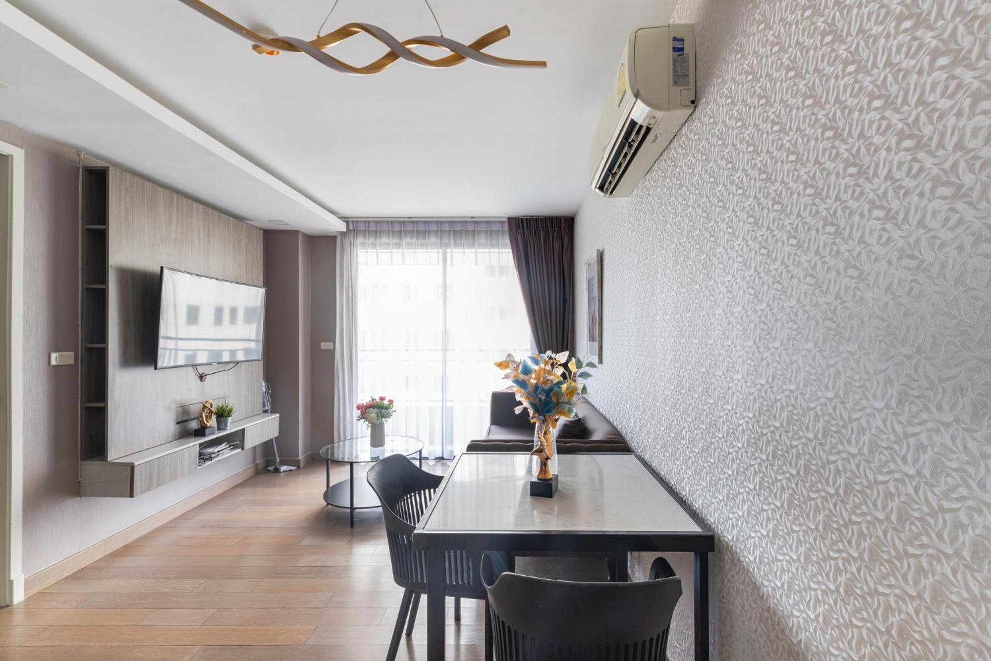 Apartamento Dazzle Sukhumvit 7 By Lefoyer Bangkok Exterior foto